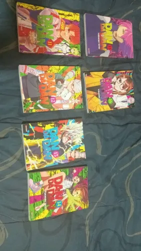 Vendo mangá de dandadan, chainsaw man e gannibal.