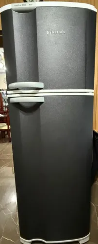 Vendo Geladeira Refrigerador Electrolux Frost Free DF40A 127V - Ótimo Estado<br>