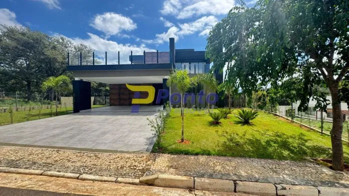Casa no Condomínio Vitória Golf