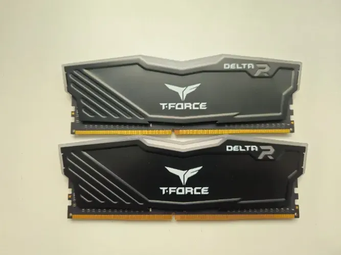 Memoria RAM DDR4 TGroup RGB 2*8GB - 16GB Total (perfeito estado)
