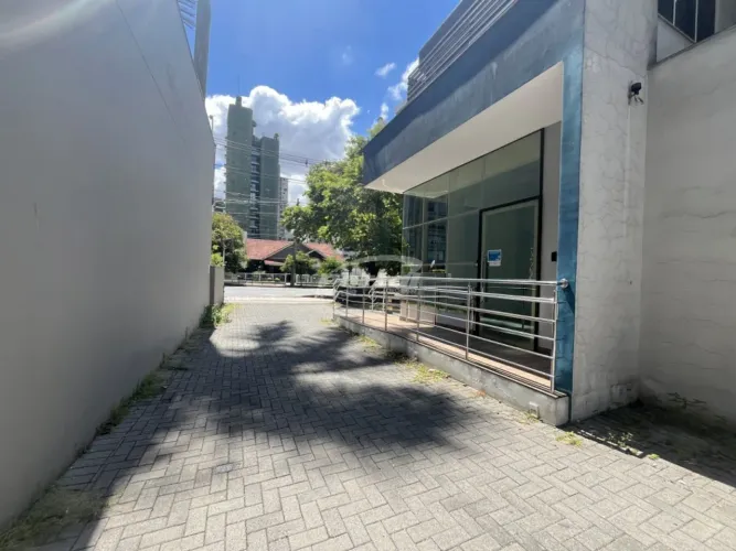 Casa comercial disponível para locação no Bairro Jardim Blumenau