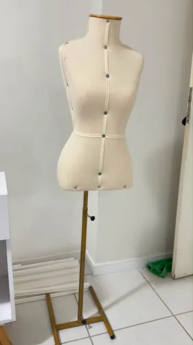 Manequim completo com Pedestal