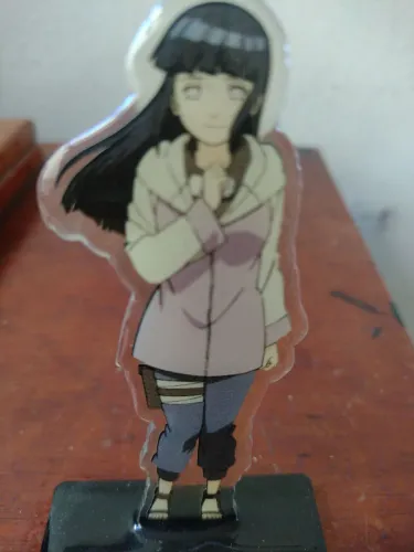 Stand de acrílico da personagem Hinata Hyuga de Naruto