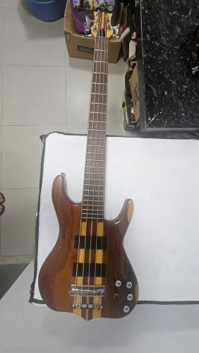 Baixo Artwood 5c custom shop mod. Nico Assunção!
