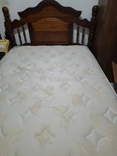 Cama casal - madeira maciça acompanha colchão