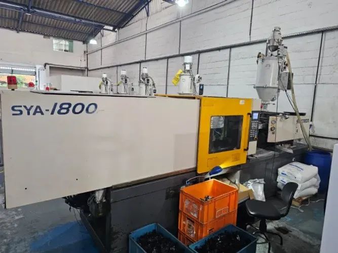 Injetora SINITRON SYA-1800 (180 TON) Ano: 2005 - Pleno Funcionamento - Acompanha Inversor