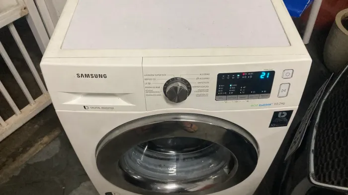 Máquina lavadora Samsung semi nova.