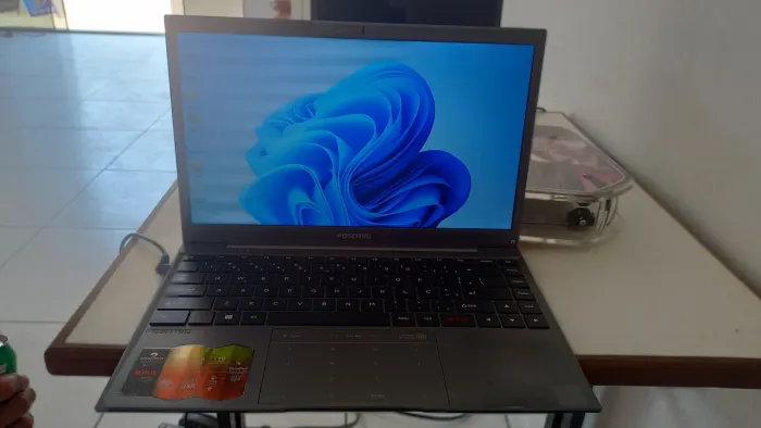 Notebook semi novo bateria 100% muito bom 850,00