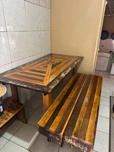 Mesa de madeira 1,70 por 84cm