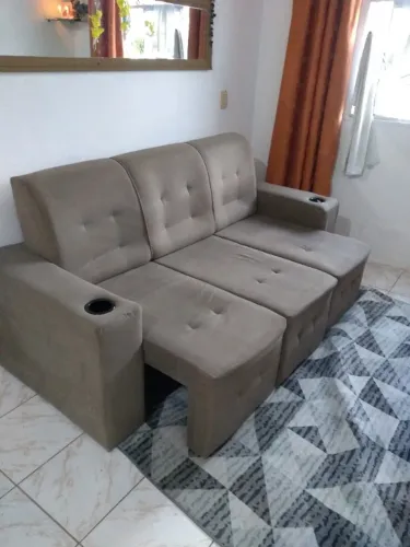 Vendo sofá retrátil 3 lugares super conservado,sem nenhuma avaria, solta o encosto