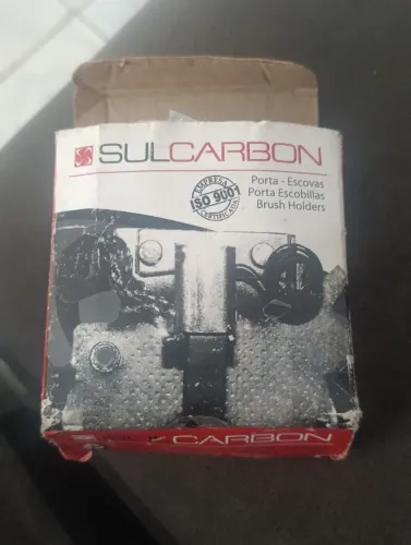 um porta-escovas da marca Sulcarbon
