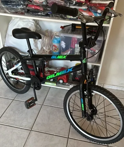 Bicicletinha aro 20 infantil semi nova