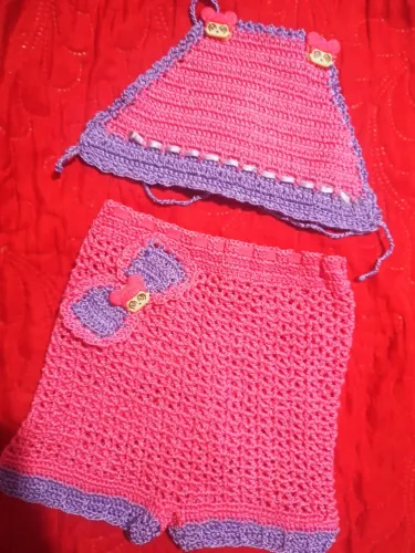 Vendo conjunto de crocher.veste 6 meses ate 1 ano e pouco