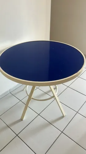 Mesa com duas cadeiras