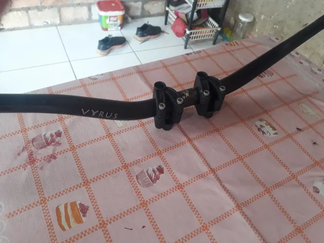 Vende-se guidon esportivo virus com todos os parafusos incluso. Aceito propostas 