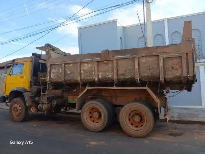 Vendo ou troca por veiculo de menor valor caminhão 24220 94 traçado