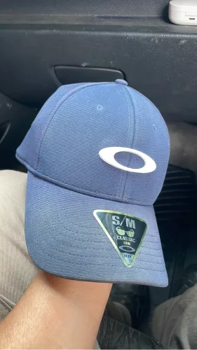 Boné oakley tican