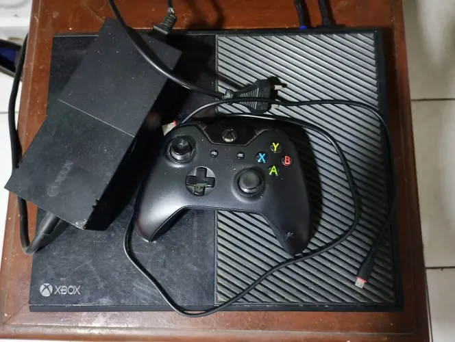 Xbox one com FIFA 25