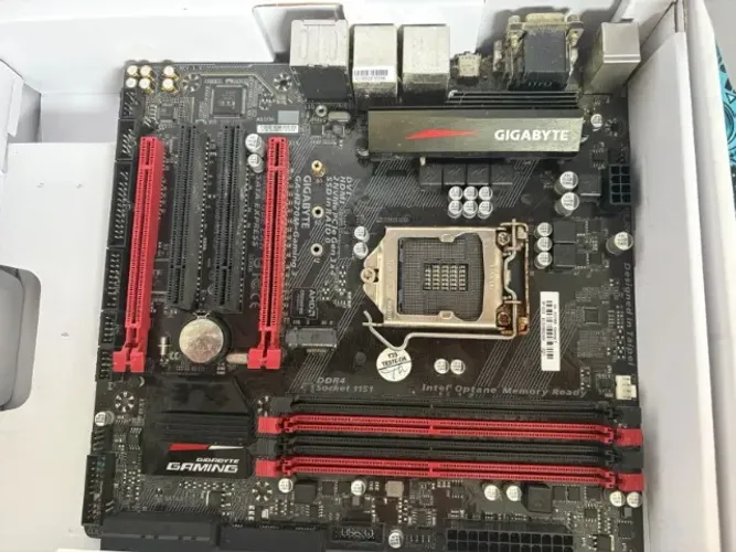 Placa-mãe Gigabyte GA-H270M-Gaming 3 ver. 1.0 (queimada)