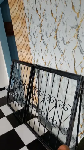 02 janelas medindo 1.80 de largura e 01 metro de altura