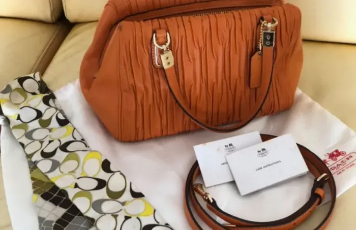 Bolsa Coach original couro + alça e lenço