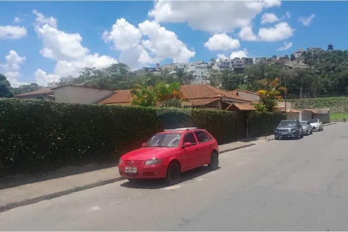 Terreno de 1.200m² em São Pedro, JF! Invista já!