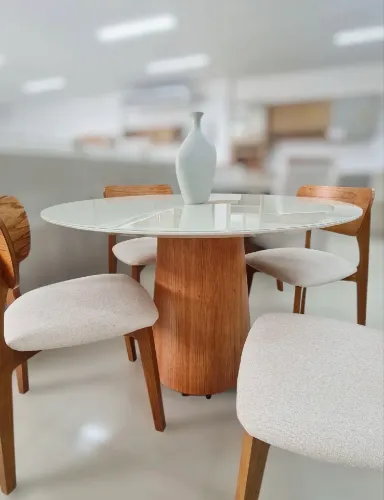 Mesa de jantar redonda 1.20m com 4 cadeiras 