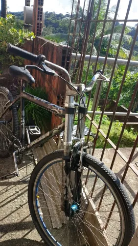 Bicicleta aro 26 com peças novas