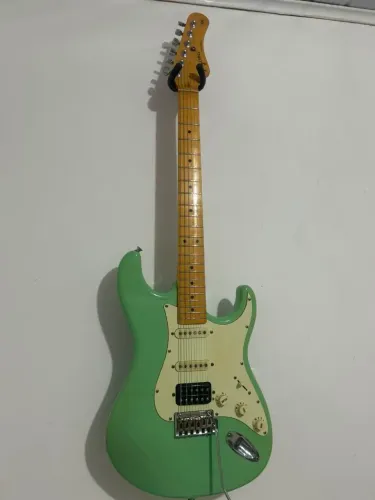 Guitarra Tagima 530 modificada