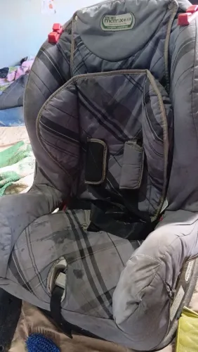 Cadeirinha e banco de carro 120,00