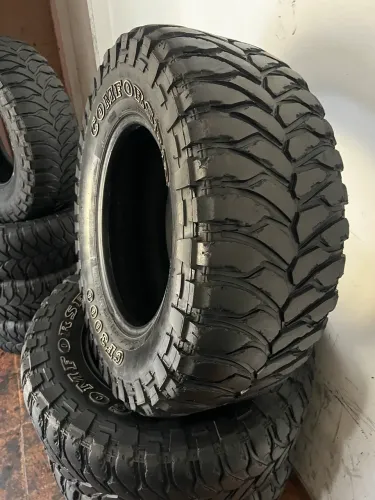 Pneus 33x12.5 R17 Comforser