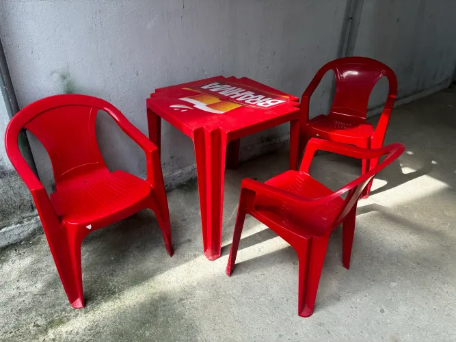 Vendo mesa de plástico