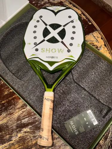 Raquete Beach Tennis Heroe's Show Sophia Chow 2025 - 100% Carbono 3K + BRINDE