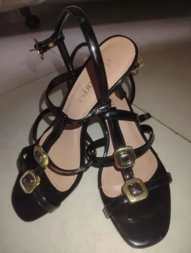 02 pares de sapatos Tam 36