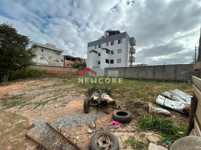 Lote em Avenida Campina Grande - Parque Xangri-Lá - Contagem/MG