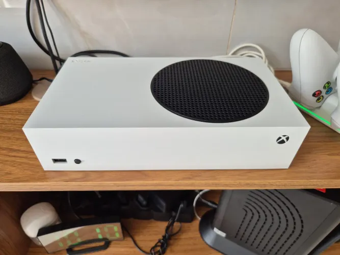 Xbox Series S 256GB + 2 Controles Originais + SSD SATA 512GB