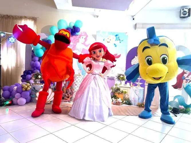 Ariel princesa personagens vivos cosplay turma