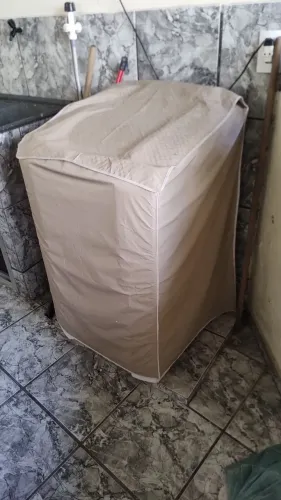Máquina de lavar roupa Eletrolux. Funciona muito bem. Vou vender motivo mudança.