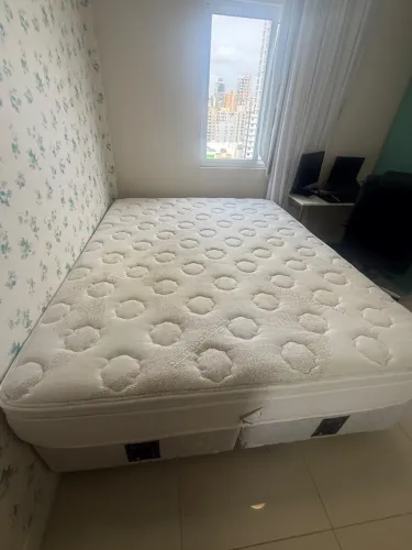 Cama box Queen (158 × 198 cm), com colchão Simmons/Flex Bamboo Touch e base Reveev CamaBox