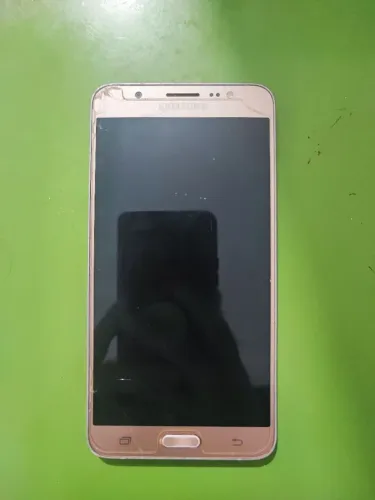 Celular Samsung com defeito