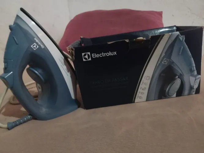 Vendo ferro de passar Eletrolux