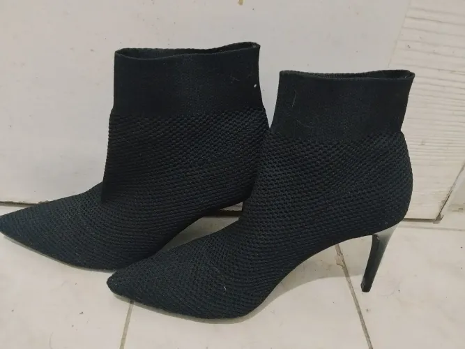 BOTA FEMININA LOTTERO PRETA CANO CURTO SALTO ALTO FINO TAM 38