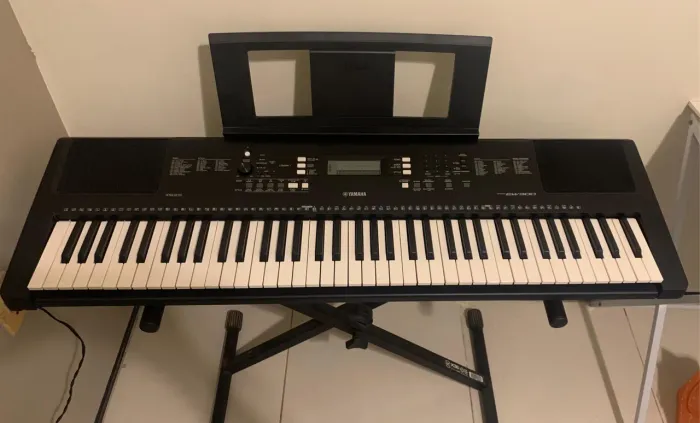 Teclado Yamaha psr-ew 300 (pouco usado)