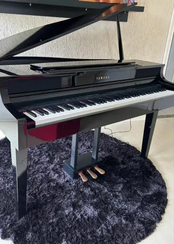 Piano Digital Yamaha Clavinova Grand Piano