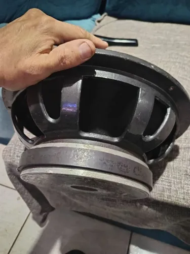 Auto falante Eros 600 RMS , está com pano da agressive power
