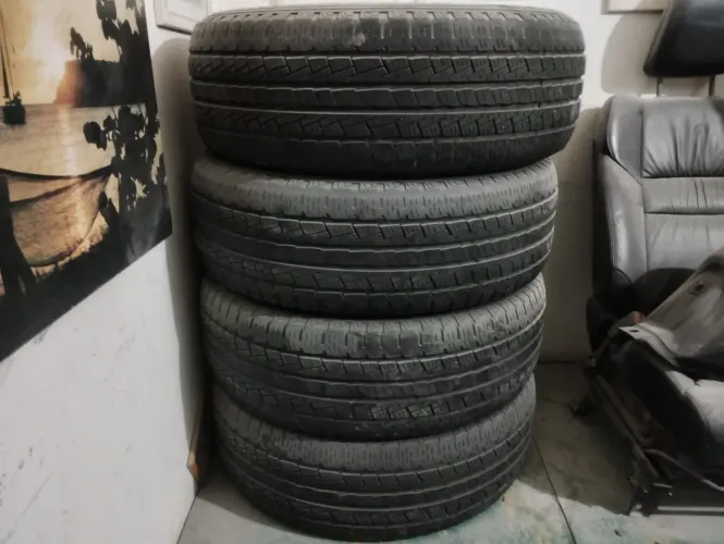 4 pneus Pirelli 275/55/R20 usado