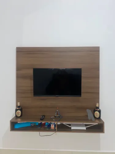 VENDO TV + PAINEL 1 MÊS DE USO $1300