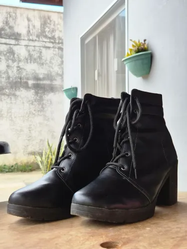 bota feminina preta Lazzlu 39