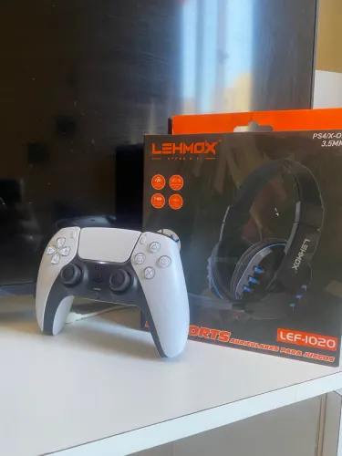 Controle de ps5 e fone de ouvido