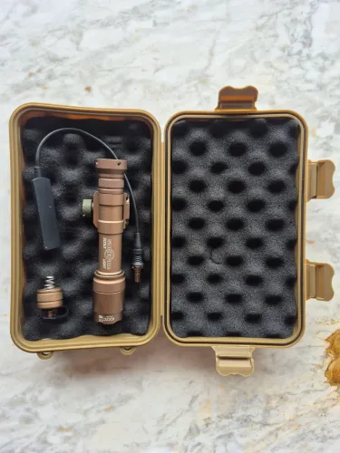 Lanterna WADSN "Surefire" M600C, COM BATERIAS E CASE